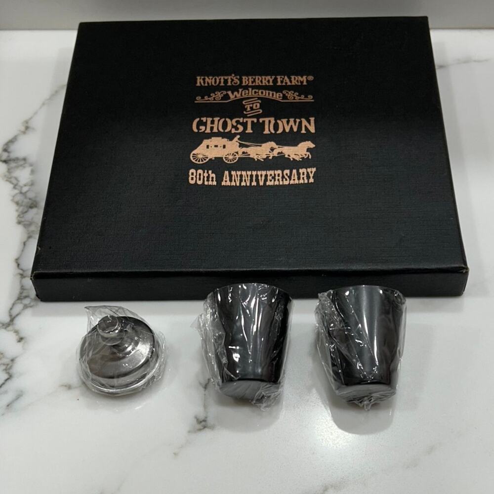 Knott’s Berry Farm Ghost Town 80th Anniversary Flask Set – New in Box - Picture 4 of 11